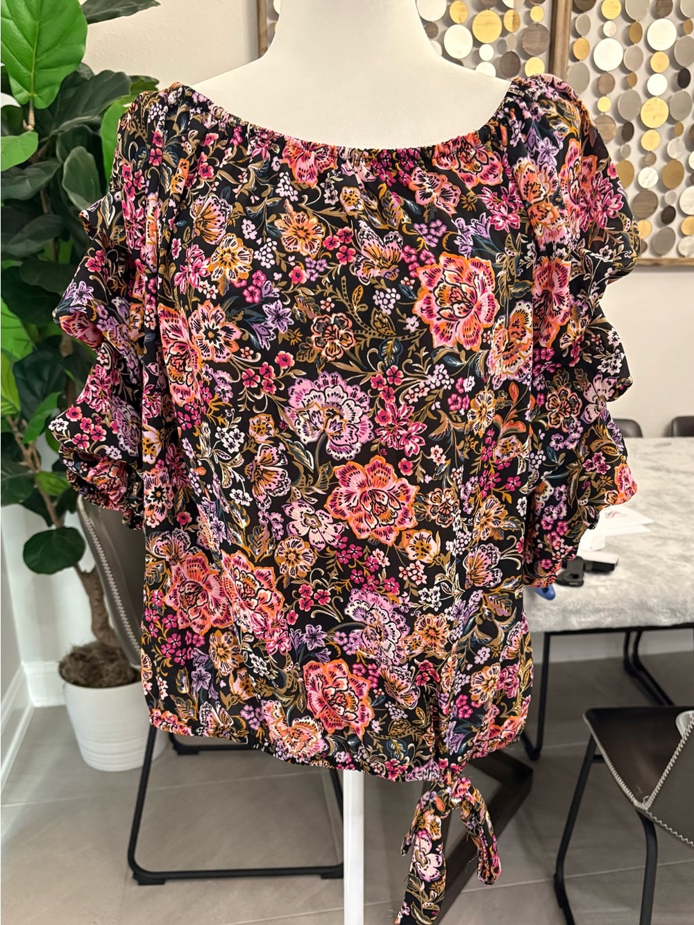 CeCe Black Floral Ruffle Tie-Hem Top Sz XL